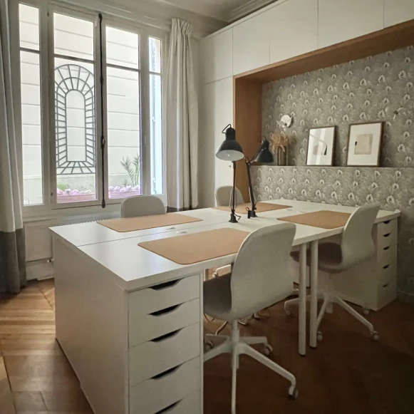 Bureau privé 20 m² 4 postes Coworking Rue de Chazelles Paris 75017 - photo 1