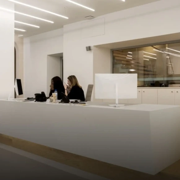 Bureau privé 24 m² 6 postes Coworking Rue du Louvre Paris 75001 - photo 1
