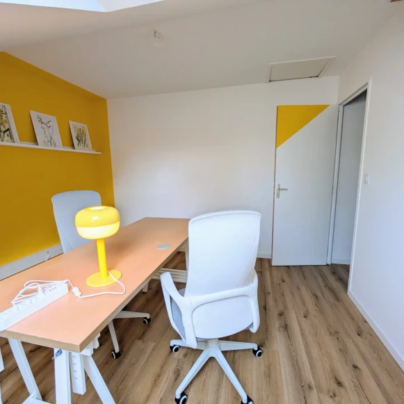 Bureau privé 15 m² 2 postes Coworking Rue de la Loire Sainte-Luce-sur-Loire 44980 - photo 1