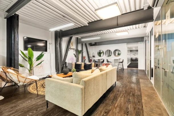 Espace indépendant - 75010 - 98 postes - 52000€