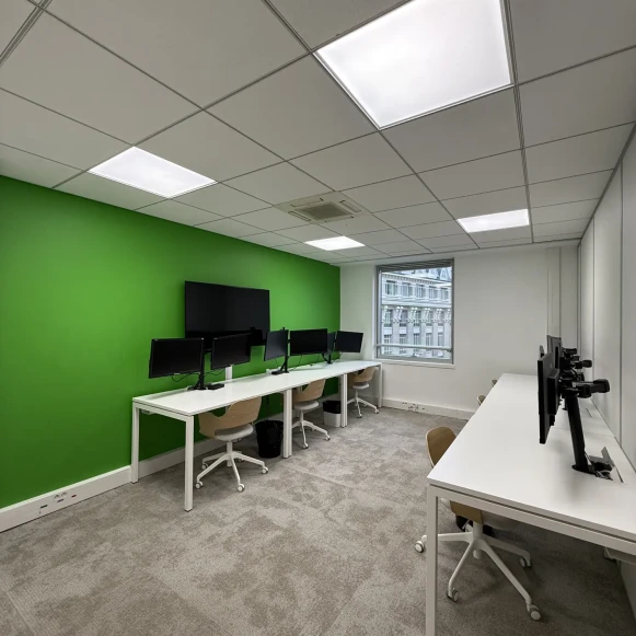 Bureau privé 18 m² 6 postes Location bureau Boulevard du Montparnasse Paris 75014 - photo 1
