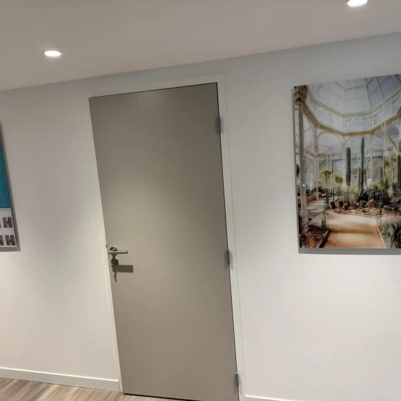 Bureau privé 15 m² 4 postes Location bureau Boulevard Carabacel Nice 06000 - photo 1