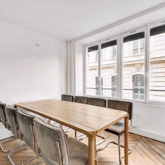 Espace indépendant 60 m² 12 postes Location bureau Rue de la Vrillière Paris 75001 - photo 2