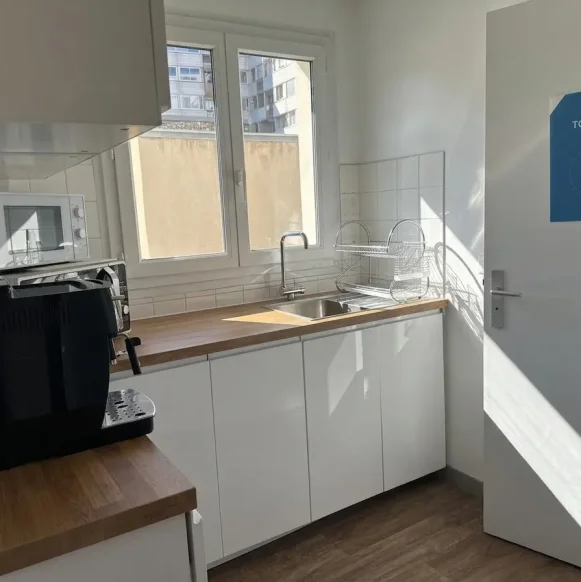 Bureau privé 15 m² 4 postes Location bureau Rue de Domrémy Paris 75013 - photo 2