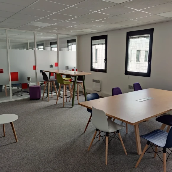 Bureau privé 95 m² 15 postes Location bureau Avenue Georges Clemenceau Nanterre 92000 - photo 1