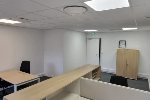 Bureau privé - 35510 - 4 postes - 825€