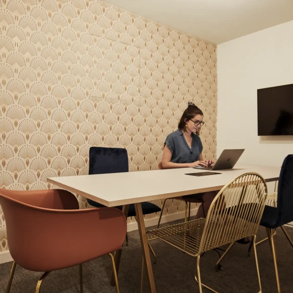 Bureau privé 46 m² 12 postes Coworking Rue du Faubourg Saint-Antoine Paris 75012 - photo 2