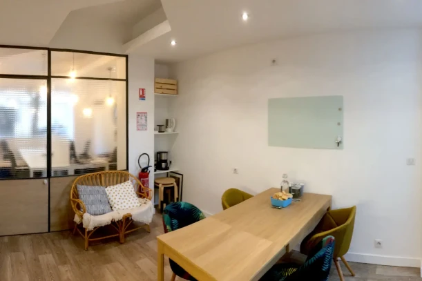 Open Space - 35000 - 8 postes - 250€