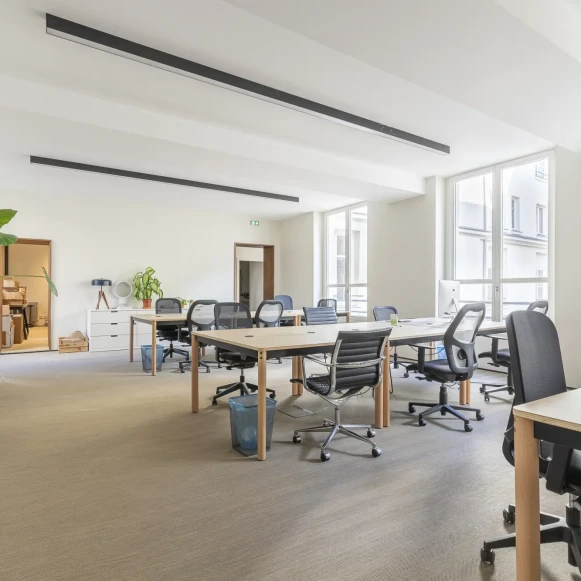 Bureau privé 100 m² 18 postes Location bureau Rue Vivienne Paris 75002 - photo 2