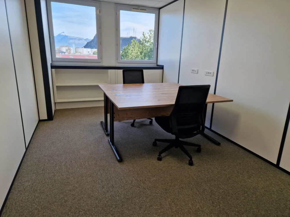 Bureau privé - 38760 - 2 postes - 490€