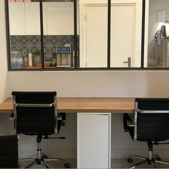 Bureau privé 15 m² 4 postes Coworking Rue de Sévigné Paris 75003 - photo 1