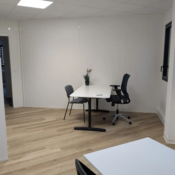 Bureau privé 19 m² 2 postes Location bureau Rue de la Gare Venelles 13770 - photo 5