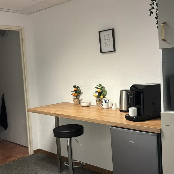 Bureau privé 18 m² 3 postes Coworking Chemin des Vernèdes Puget-sur-Argens 83480 - photo 2