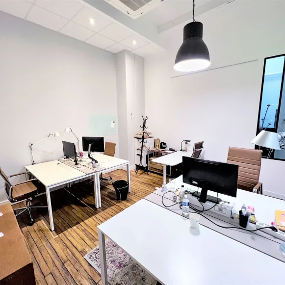 Bureau privé 22 m² 5 postes Coworking Rue Martel Paris 75010 - photo 2
