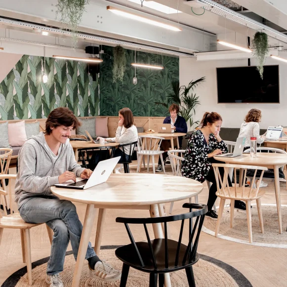 Bureau privé 17 m² 4 postes Coworking Rue de Sofia Paris 75018 - photo 7
