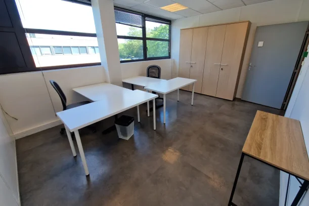 Bureau privé - 78180 - 3 postes - 690€