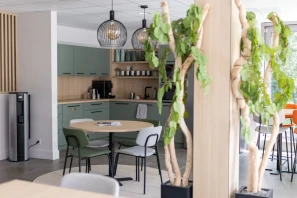 Open Space - 74650 - 10 postes - 200€