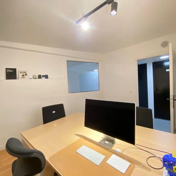 Bureau privé 8 m² 3 postes Coworking Avenue du Général Michel Bizot Paris 75012 - photo 1