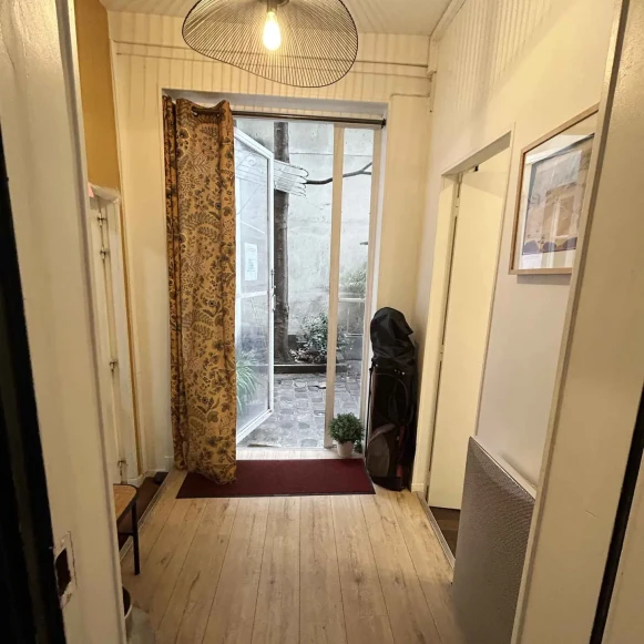 Bureau privé 25 m² 6 postes Location bureau Avenue Trudaine Paris 75009 - photo 6