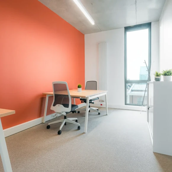 Bureau privé 17 m² 3 postes Coworking Rue Jean Zay Angers 49000 - photo 1