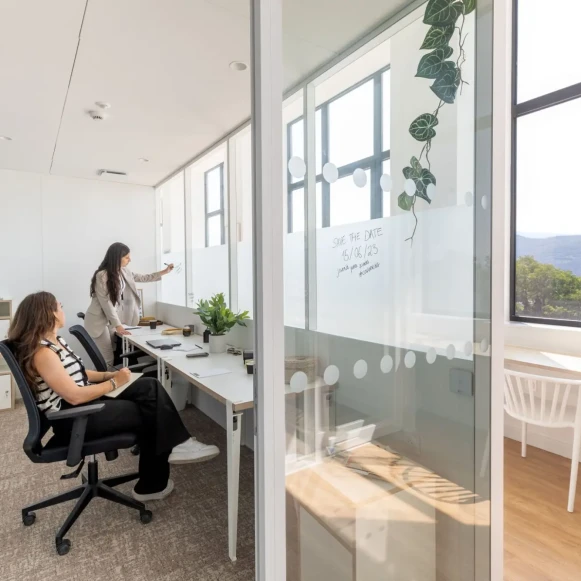 Bureau privé 15 m² 3 postes Coworking Rue Maurice Gignoux Grenoble 38000 - photo 1