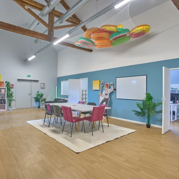 Bureau privé 16 m² 6 postes Coworking Cour des Cigarières Strasbourg 67000 - photo 10