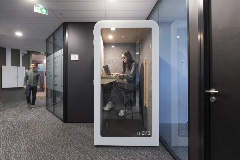 Bureau privé - 69009 - 2 postes - 855€