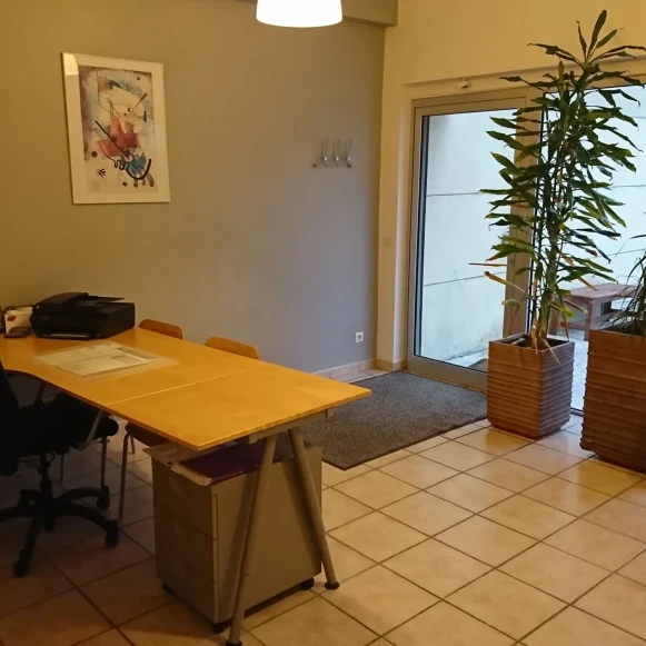 Bureau privé 13 m² 3 postes Coworking Rue des Ormeaux Vaison-la-Romaine 84110 - photo 1