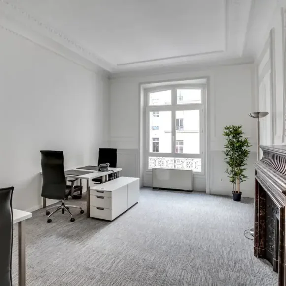 Bureau privé 40 m² 12 postes Location bureau Rue La Boétie Paris 75008 - photo 2