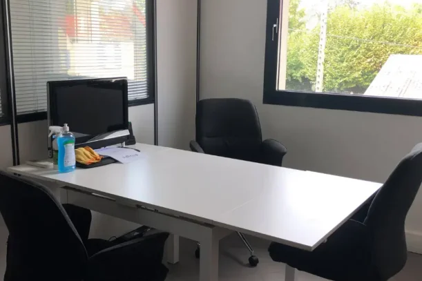Bureau privé - 91170 - 2 postes - 625€