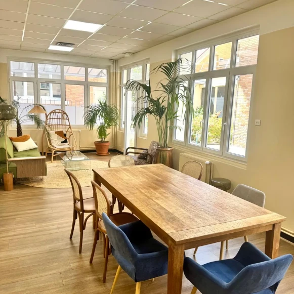 Bureau privé 15 m² 2 postes Location bureau Rue Mathurin Régnier Paris 75015 - photo 2