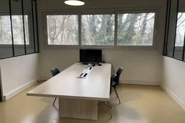 Open Space - 93100 - 4 postes - 130€