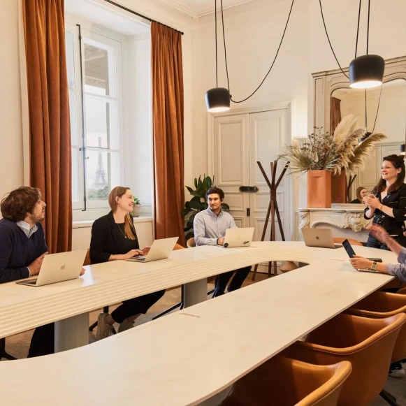 Bureau privé 26 m² 6 postes Coworking Rue Royale Paris 75008 - photo 1