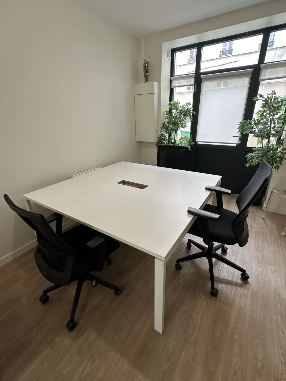 Bureau privé - 75006 - 3 postes - 1250€