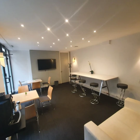 Bureau privé 19 m² 4 postes Location bureau Rue Cambon Paris 75001 - photo 4