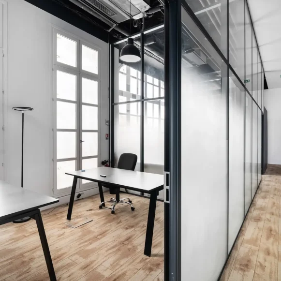 Bureau privé 343 m² 40 postes Location bureau Rue de Bassano Paris 75008 - photo 6