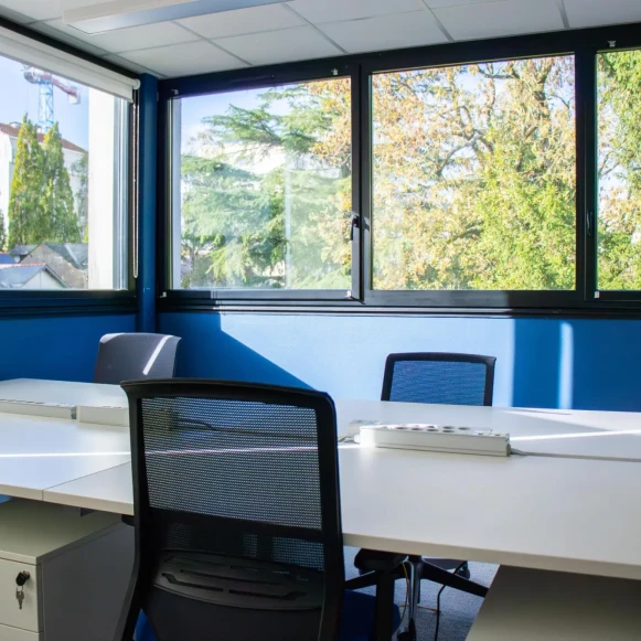 Bureau privé 24 m² 5 postes Coworking Rue Paul Bellamy Nantes 44000 - photo 3