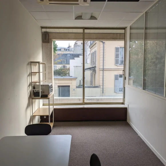 Bureau privé 20 m² 4 postes Coworking Rue d'Angiviller Versailles 78000 - photo 7