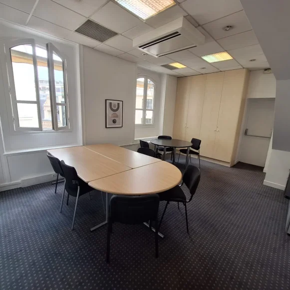 Bureau privé 27 m² 6 postes Coworking Avenue de Messine Paris 75008 - photo 3