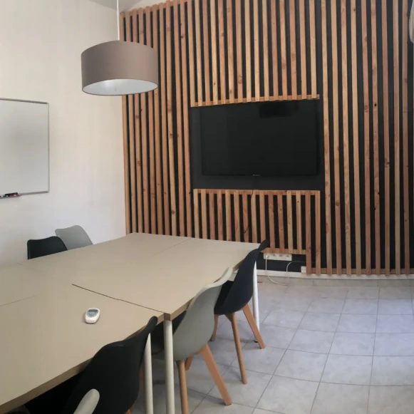 Bureau privé 13 m² 2 postes Coworking Rue du Lieutenant Parayre Aix-en-Provence 13290 - photo 4