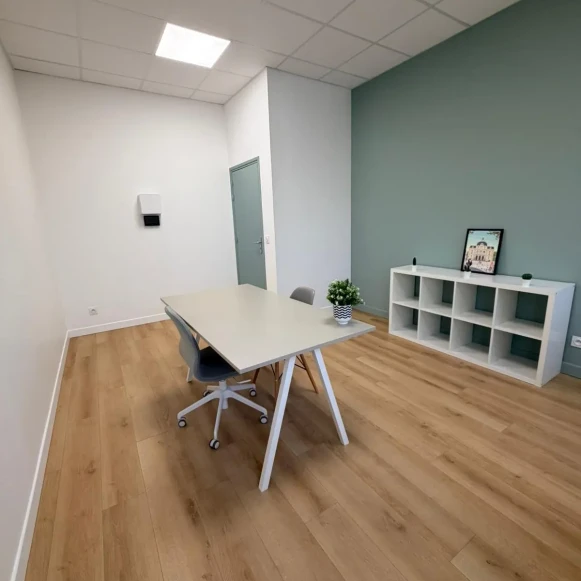 Bureau privé 22 m² 3 postes Coworking Rue Louis Armand Tourcoing 59200 - photo 4