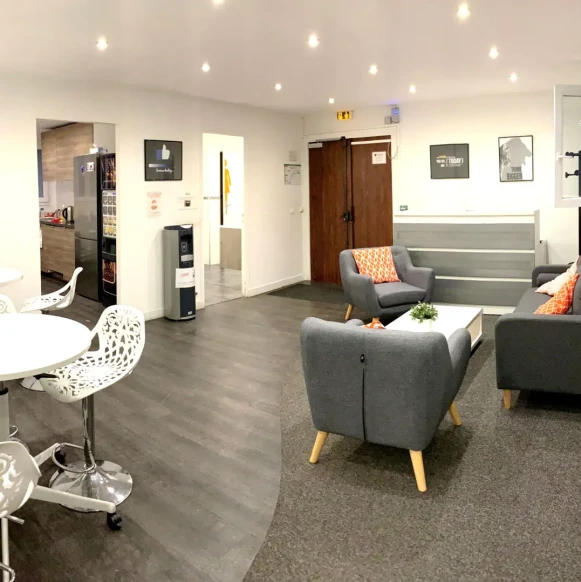 Bureau privé 47 m² 14 postes Coworking Boulevard Gambetta Issy-les-Moulineaux 92130 - photo 1