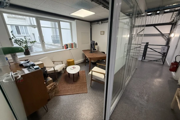 Bureau privé - 75017 - 2 postes - 1250€