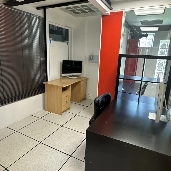 Bureau privé 20 m² 3 postes Location bureau Rue Villeneuve Clichy 92110 - photo 4