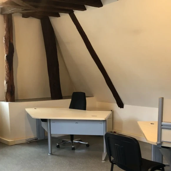 Bureau privé 29 m² 3 postes Coworking Rue de la Préfecture Tours 37000 - photo 1