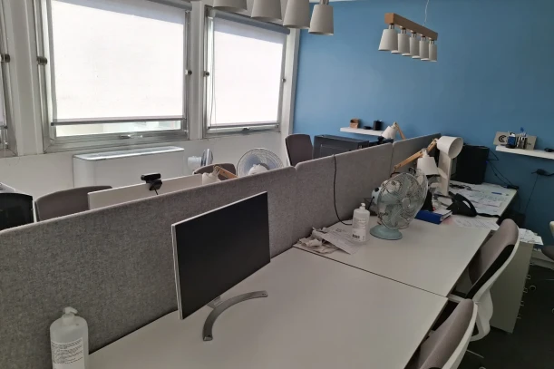 Open Space - 06000 - 4 postes - 220€