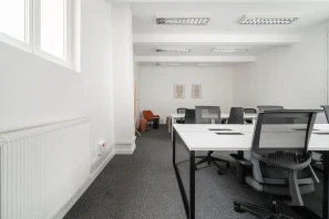 Espace indépendant - 75011 - 10 postes - 3200€