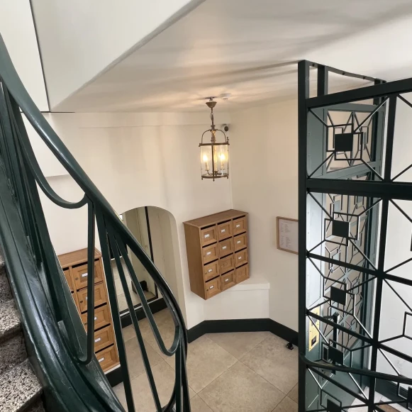 Bureau privé 10 m² 1 poste Location bureau Rue d'Amsterdam Paris 75008 - photo 6