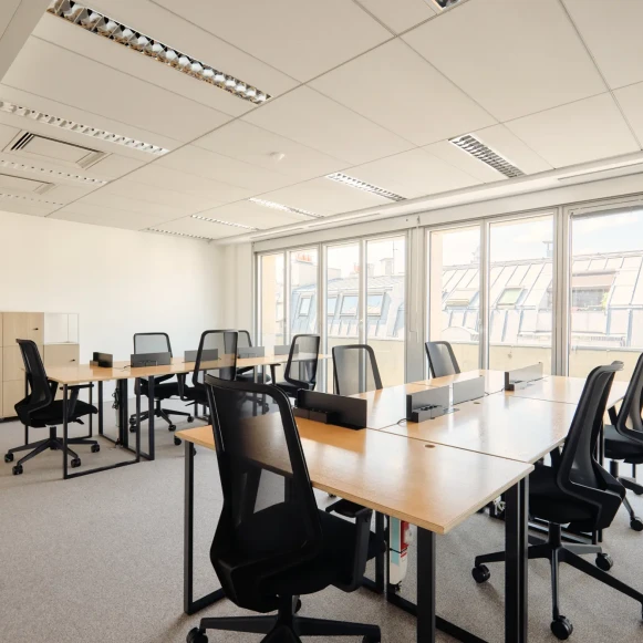 Bureau privé 18 m² 5 postes Coworking Rue de Sofia Paris 75018 - photo 1