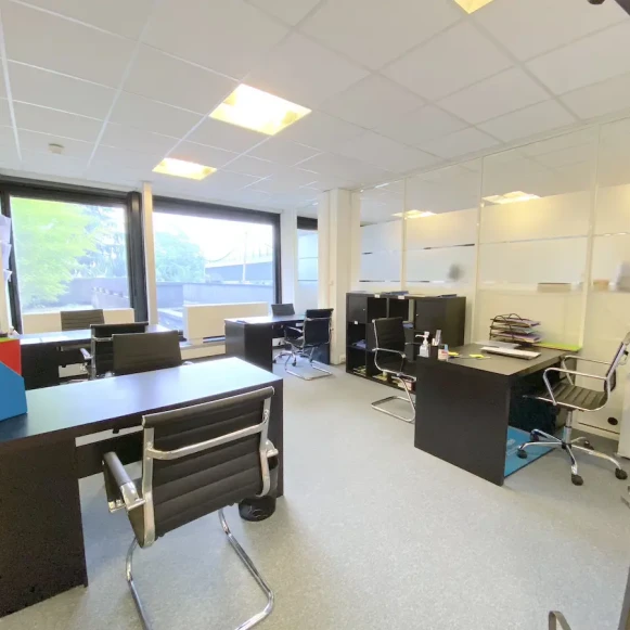 Bureau privé 22 m² 6 postes Location bureau Avenue du Maréchal de Lattre de Tassigny Boulogne-Billancourt 92100 - photo 1